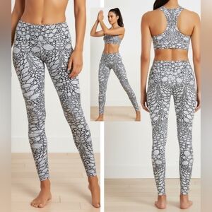 Alo Yoga Iguana Black Gray White Leggings Size XS